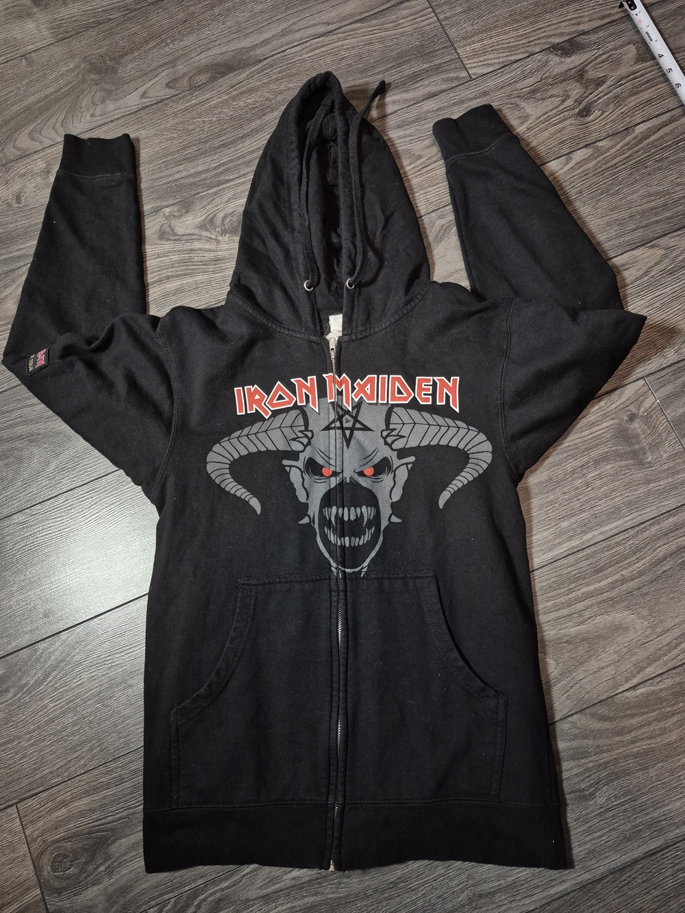 Official Iron Maiden Legacy of the Beast Tour Zip Up Hoodie Black Medium !!!